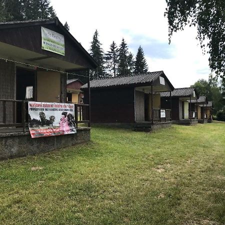 Отель Retro Chaty U Plaze Lipno Черна-в-Пошумави Экстерьер фото