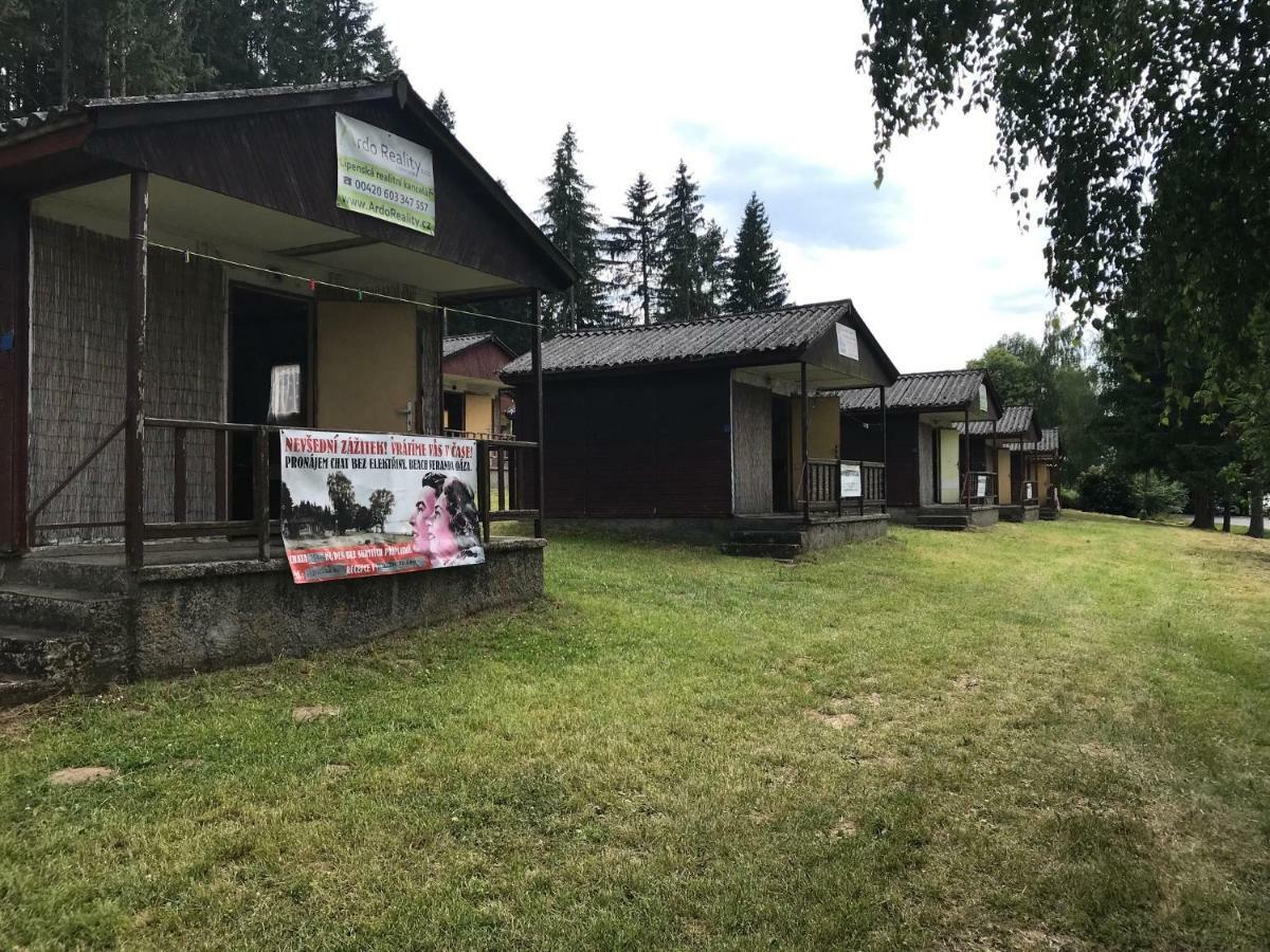 Отель Retro Chaty U Plaze Lipno Черна-в-Пошумави Экстерьер фото